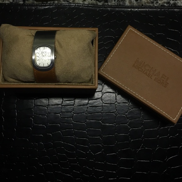 Michael Kors Women’s Watch - Picture 3 of 4